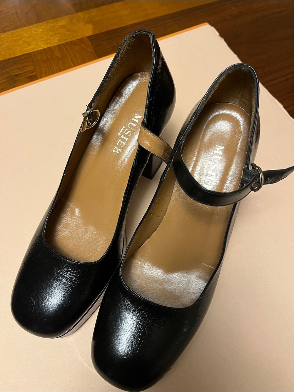 Black Leather platform Musier woman shoes, size 39 European, fits 8 USA size